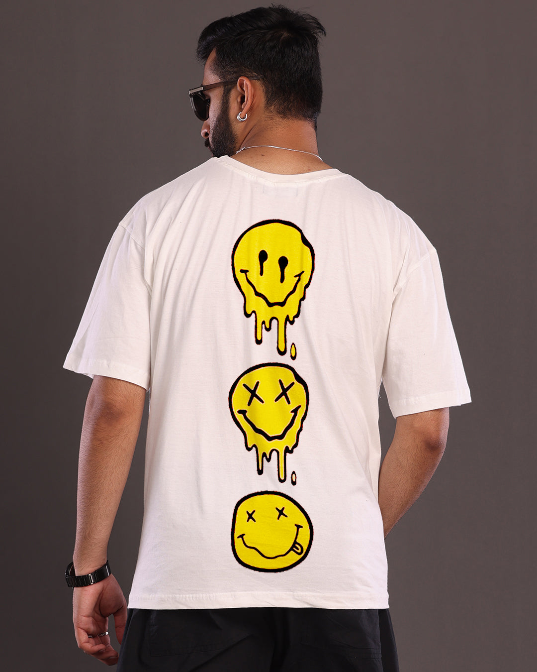 SMILEY WHITE OVERSIZED T-SHIRT(*)